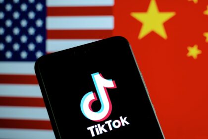 ‘esta-aplicacion-es-software-espia-chino’:-los-legisladores-aprueban-un-proyecto-de-ley-que-podria-prohibir-tiktok-por-motivos-de-seguridad