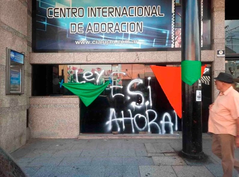 iglesia-evangelica-desfigurada-por-vandalismo-feminista-por-cuarta-vez-en-argentina