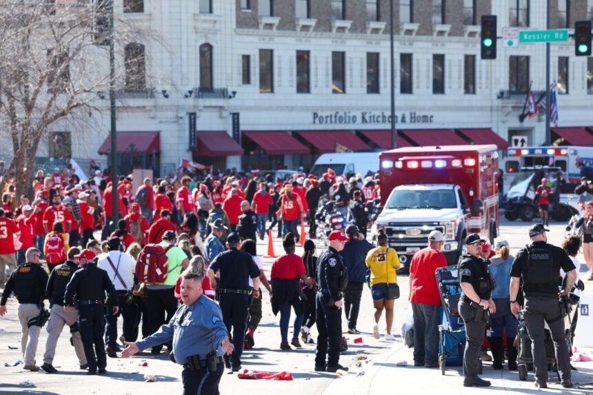 tres-acusados-​​de-trafico-de-armas-relacionado-con-el-tiroteo-en-el-desfile-de-los-jefes-de-kc