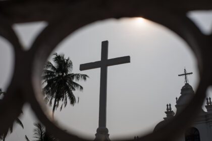 india:-los-fundamentalistas-hindues-exigen-la-prohibicion-de-los-simbolos-cristianos-en-las-escuelas