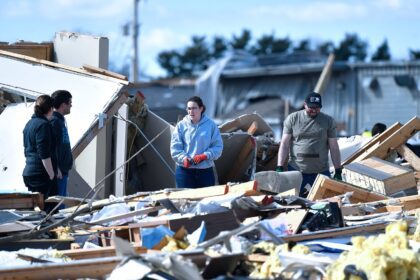 miembros-de-la-iglesia-de-indiana-sobreviven-milagrosamente-a-un-tornado-mortal:-‘confiamos-en-jesus’