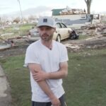 padre-agradece-a-dios-por-salvar-a-su-familia-despues-de-que-un-tornado-mortal-arrasara-su-casa-en-ohio