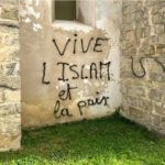 ‘someterse-a-ala’:-los-aldeanos-franceses-horrorizados-por-el-vandalismo-de-58-tumbas-y-una-iglesia-con-lemas-islamistas