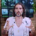 russell-brand-avanza-hacia-el-bautismo-y-asiste-a-iglesias-en-medio-de-acusaciones-de-abuso-sexual