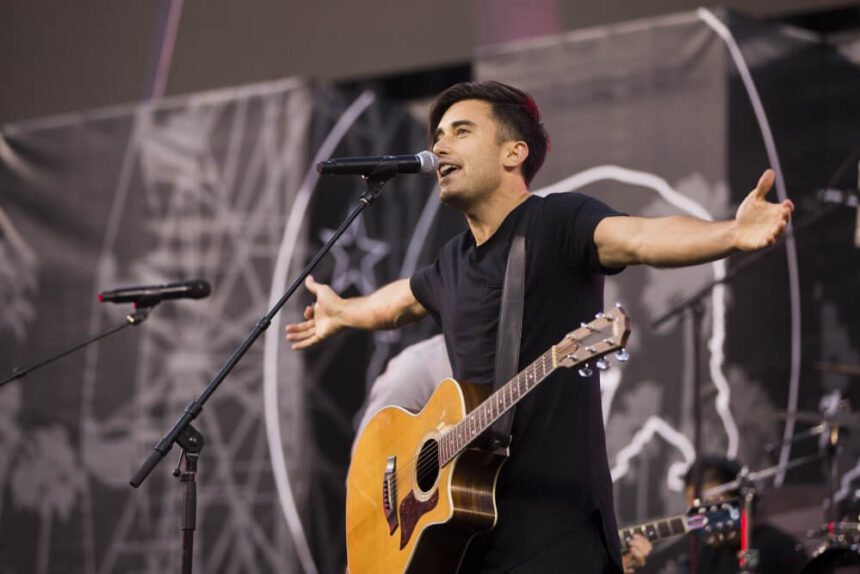 phil-wickham-y-brandon-lake-dicen-que-los-jovenes-anhelan-un-evangelio-‘autentico’-y-rechazan-la-predicacion-‘habil’