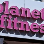 planet-fitness-pierde-400-millones-de-dolares-despues-de-revocar-la-membresia-de-una-mujer-preocupada-por-un-hombre-en-el-vestuario