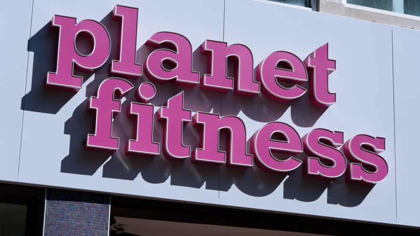 planet-fitness-pierde-400-millones-de-dolares-despues-de-revocar-la-membresia-de-una-mujer-preocupada-por-un-hombre-en-el-vestuario