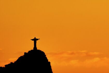 una-escena-impresionante:-‘los-elegidos’-proyectados-en-el-iconico-monumento-del-cristo-redentor-en-brasil