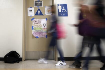 estudiante-trans-demanda-al-distrito-escolar-por-no-permitirle-entrar-al-bano-de-ninas