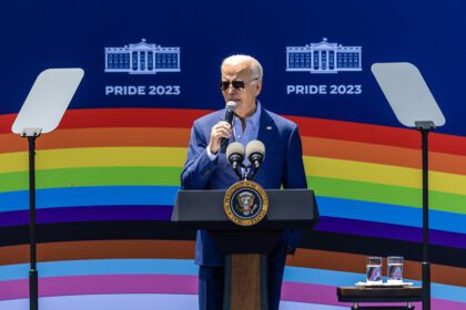 el-bando-de-trump-pide-a-biden-que-se-disculpe-por-declarar-la-pascua-como-el-«dia-de-la-visibilidad-trans»