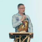 el-pastor-greg-locke-declara-que-el-cristianismo-esta-«bajo-ataque»-en-ee-uu.-despues-de-que-200-biblias-fueran-incendiadas-cerca-de-una-iglesia