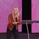 pastora-de-la-costa-del-pacifico-ashley-wilkerson:-los-traductores-de-la-biblia-cambiaron-las-escrituras-para-disminuir-a-las-mujeres-lideres