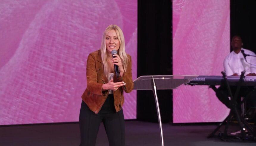 pastora-de-la-costa-del-pacifico-ashley-wilkerson:-los-traductores-de-la-biblia-cambiaron-las-escrituras-para-disminuir-a-las-mujeres-lideres