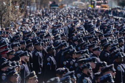 muestra-masiva-de-apoyo-al-oficial-de-policia-de-nueva-york-asesinado-jonathan-diller:-el-dia-en-fotos