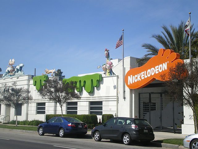 ‘quiet-on-set’-alega-que-un-delincuente-sexual-se-unio-al-estudio-biblico-de-los-actores-de-nickelodeon-y-envio-un-correo-electronico-a-los-miembros-del-elenco