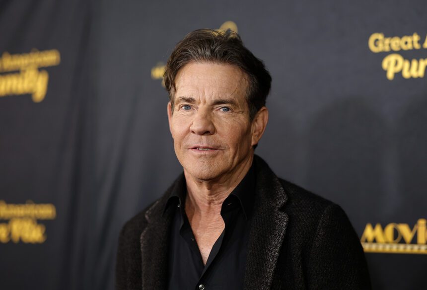 dennis-quaid-dice-que-hay-un-«despertar-espiritual»-en-medio-de-la-«confusion»,-revela-su-libro-favorito-de-la-biblia