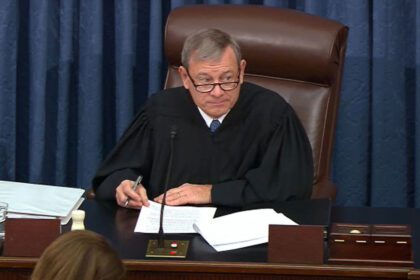 hombre-de-florida-sentenciado-a-14-meses-por-enviar-amenaza-de-muerte-al-presidente-del-tribunal-supremo,-john-roberts