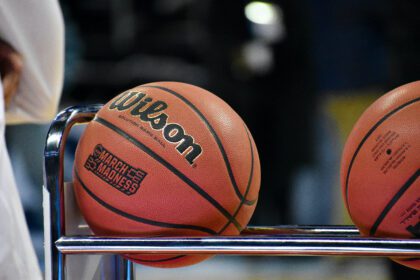 grupo-ateo-presenta-denuncia-contra-entrenador-de-baloncesto-de-la-ncaa-por-‘proselitismo’