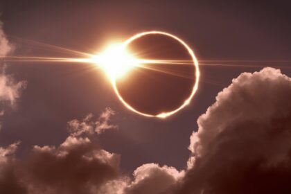 ‘signos-en-el-sol,-la-luna-y-las-estrellas’:-¿el-proximo-eclipse-solar-senala-el-fin-de-los-tiempos?