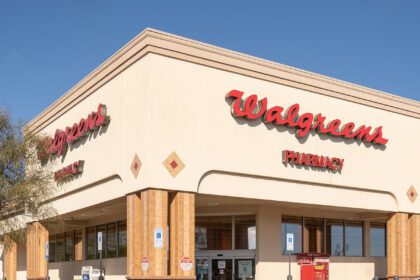 hombre-de-florida-arrestado-por-supuestamente-golpear-al-gerente-de-walgreens-en-la-cara-con-la-biblia-en-semana-santa