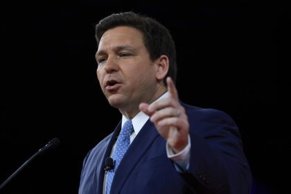 profesor-liberal-dice-que-la-ley-firmada-por-desantis-deberia-ser-«modelo-para-la-nacion»