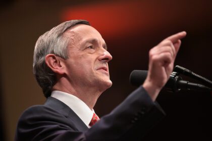 robert-jeffress-dice-que-los-‘cristianos-biblicos’-sabran-votar-en-noviembre:-‘no-existe-el-candidato-perfecto’-(parte-2)