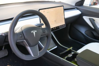 tesla-baja-el-precio-del-fsd-a-99-dolares-al-mes-en-ee-uu.-|-techcrunch