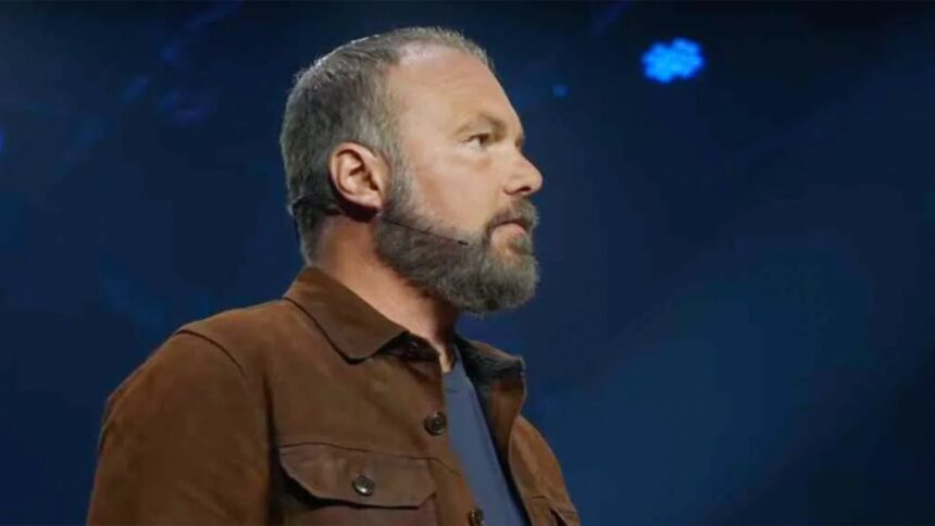 mark-driscoll-expulsado-de-la-conferencia-masculina-por-reprender-el-‘espiritu-de-jezabel’-en-un-evento