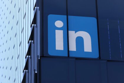 linkedin-prueba-la-suscripcion-a-la-pagina-de-empresa-premium-con-creacion-de-contenido-asistida-por-ia-|-techcrunch