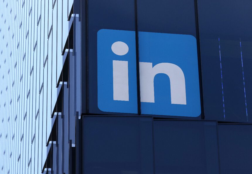 linkedin-prueba-la-suscripcion-a-la-pagina-de-empresa-premium-con-creacion-de-contenido-asistida-por-ia-|-techcrunch