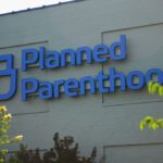 planned-parenthood-proporciono-menos-servicios-de-salud-a-pesar-de-una-financiacion-gubernamental-record:-informe-anual