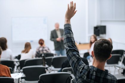 escuela-de-carolina-del-norte-suspende-a-estudiante-que-utilizo-el-termino-«extranjero-ilegal»-en-el-aula