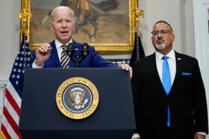 ¿esta-el-gobierno-de-biden-intentando-cerrar-la-universidad-cristiana-mas-grande-de-estados-unidos?