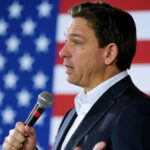 el-gobernador-de-florida,-desantis,-firma-una-ley-que-permite-que-los-capellanes-en-las-escuelas-publicas,-la-aclu-y-los-satanistas-se-opongan