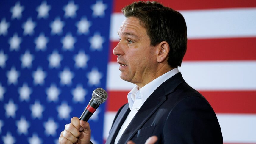 el-gobernador-de-florida,-desantis,-firma-una-ley-que-permite-que-los-capellanes-en-las-escuelas-publicas,-la-aclu-y-los-satanistas-se-opongan