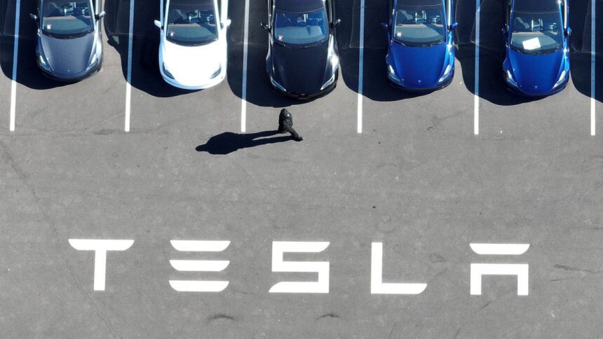 las-ganancias-de-tesla-caen-un-55%,-la-compania-dice-que-las-ventas-de-vehiculos-electricos-estan-«bajo-presion»-de-los-hibridos-|-techcrunch