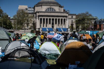 stefanik-pide-presidente-de-columbia.-dimitir-despues-de-que-un-profesor-judio-fuera-excluido-y-los-estudiantes-aterrorizados