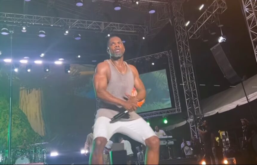 kirk-franklin-provoca-la-ira-de-los-cristianos-por-su-vestimenta-y-gira-en-su-actuacion-en-un-concierto-de-gospel-jamaicano