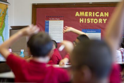 escuela-primaria-acusada-de-discriminacion-por-rechazar-la-creacion-de-un-club-de-oracion-interreligioso