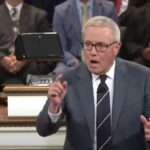 pastor-de-carolina-del-norte-califica-de-«blasfema»-la-biblia-«dios-bendiga-a-los-ee-uu.»-de-trump-en-un-sermon-viral