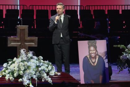 el-funeral-de-mandisa:-‘ella-amaba-a-dios’;-los-dolientes-se-reunen-para-presentar-sus-respetos-tras-la-impactante-muerte-del-cantante.