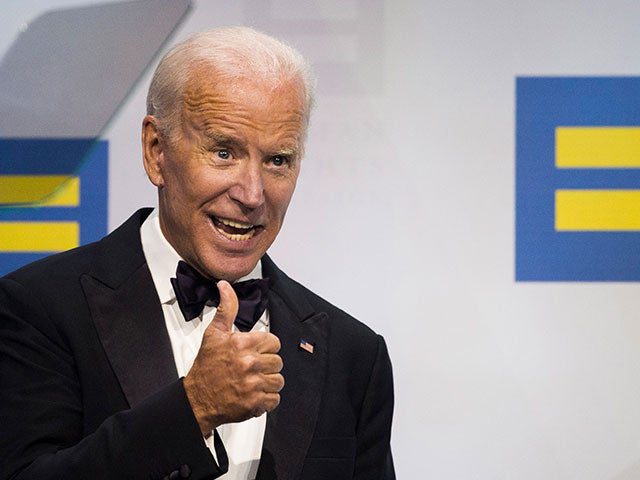 las-nuevas-reglas-transgenero-de-biden-exigen-hombres-biologicos-en-banos-y-vestuarios-de-mujeres