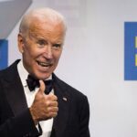 las-nuevas-reglas-transgenero-de-biden-exigen-hombres-biologicos-en-banos-y-vestuarios-de-mujeres