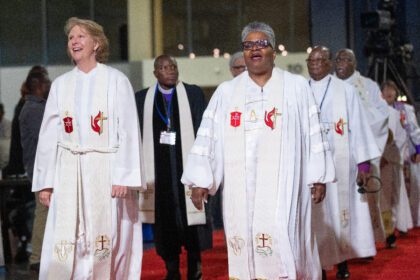 la-iglesia-metodista-global-reacciona-a-los-votos-de-la-umc-para-permitir-el-clero-lgbt-y-las-bodas-entre-personas-del-mismo-sexo