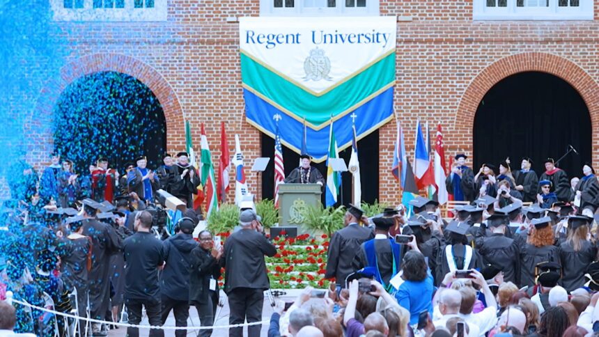 los-graduados-de-2024-de-regent-university-reciben-el-desafio-de-‘llevar-su-cruz-con-usted’