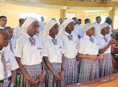 hombres-armados-intentan-secuestrar-a-estudiantes-en-una-escuela-catolica-y-disparan-a-un-guardia-de-seguridad