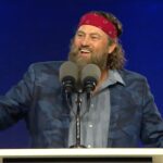 ‘tocados-por-la-mano-divina-de-dios’:-el-senador-tim-scott-y-willie-robertson-instan-a-los-graduados-de-lu-a-mantener-la-mentalidad-del-evangelio