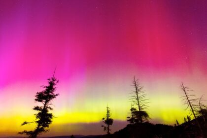 los-estadounidenses-disfrutan-de-un-historico-‘espectaculo-de-luces’-en-los-lugares-celestiales,-la-obra-de-dios-en-exhibicion