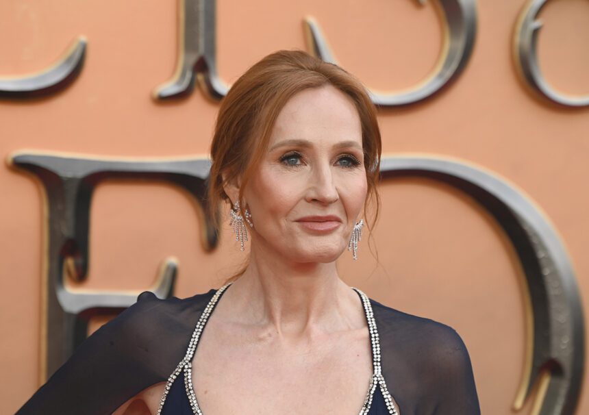 jk-rowling-llama-a-los-hombres-‘travestidos’-‘uno-de-los-grupos-demograficos-mas-mimados-que-existen’