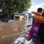 mujer-que-lo-perdio-todo-en-las-inundaciones-de-brasil-solo-tiene-un-pedido:-una-biblia